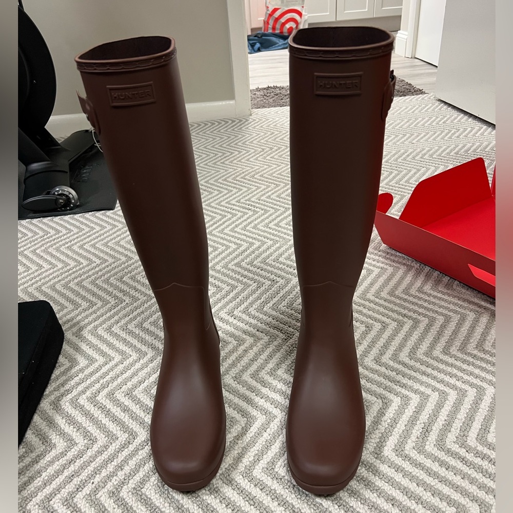 NWT women’s hunter rain boots. Size 8